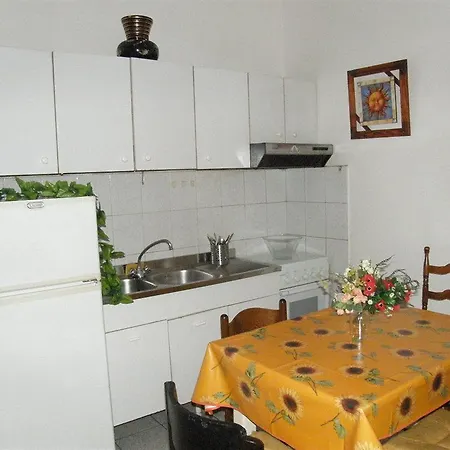Shabby Chic Apartment *